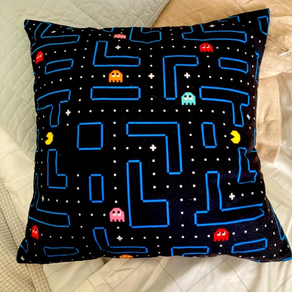 Pac-Man throw pillow small - Picture 1 of 1